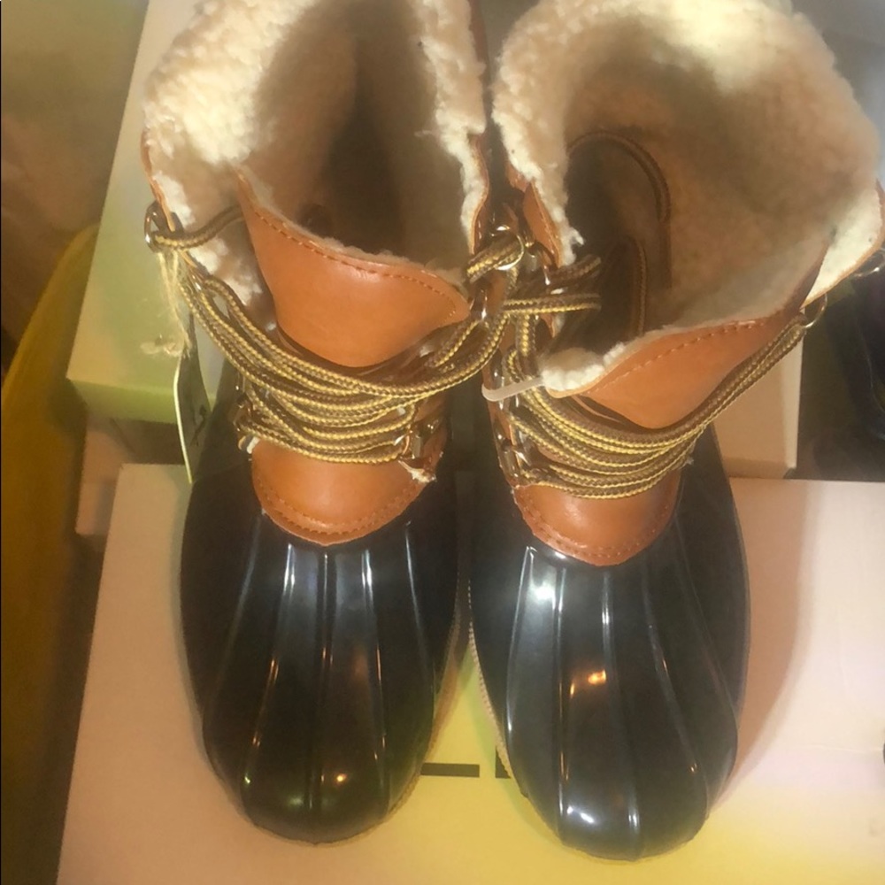 Women’s “Seven” Brand Sherpa lined duck boot